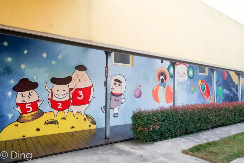 彰化一日遊景點推薦 「魔菇部落生態休閒農場」適合親子同樂，有小火車、種菇體驗課程，香菇導覽活動，有菇菇冰淇淋，豐富伴手禮可以購買。