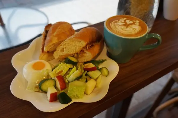 [西湖] Coffee Bay 北灣咖啡：平價高CP咖啡.輕食.早午餐        
      