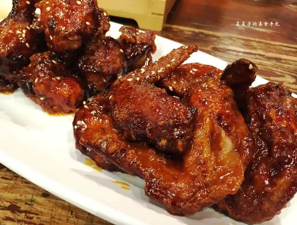 [台中西屯區]朴大哥的韓式炸雞|紅醬辣雞翅|必喝韓國馬格利酒|招牌起司辣炒年糕麵(逢甲夜市商圈)