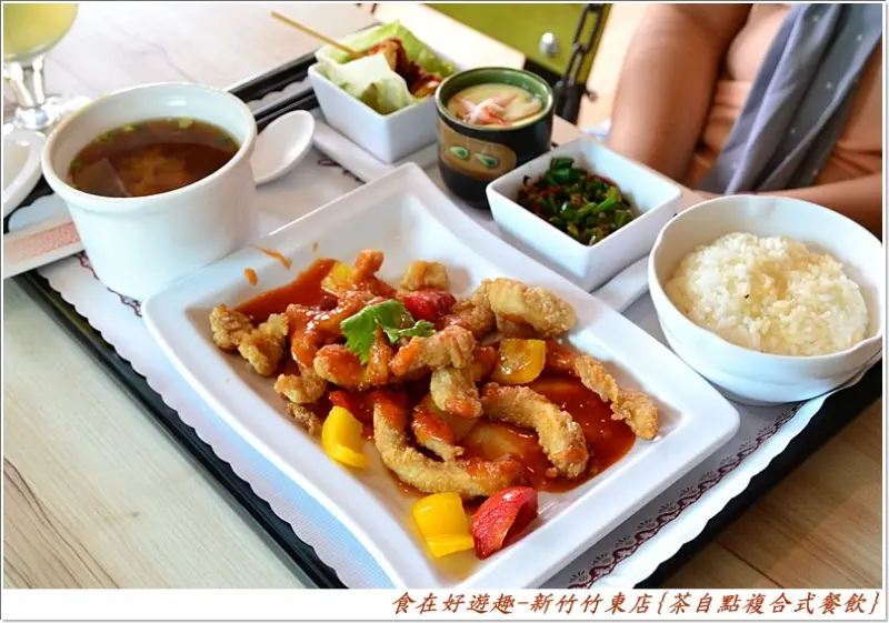 複合式中國風的餐廳，喝茶聊天嗑美食來這準沒錯!!新竹-茶自點複合式餐飲(竹東店)