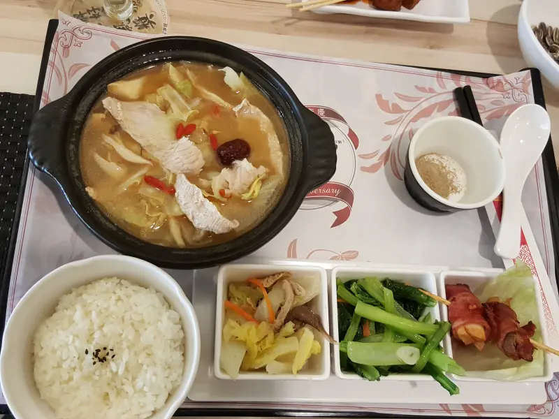 【食-新竹竹東】茶自點複合式餐飲♥脆口彈牙的麻油松阪豬♥濃郁甘甜的蘋果蛤蠣雞