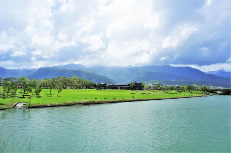 【宜蘭冬山 | 景點】景色優美的遊憩與散步新選擇✦冬山河生態綠舟