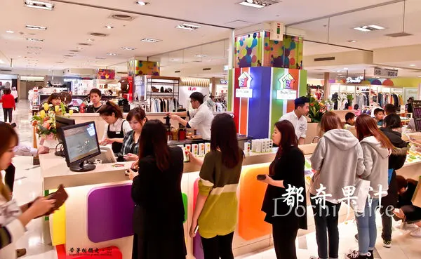 【台南 中西區】．搭配自己專屬的原汁原味果汁 都奇果汁Dochi Juice (新天地)