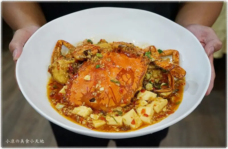 台中海鮮餐廳║嚴選澎湖新鮮漁貨，現撈活蟹、獨創麻婆豆腐悶蟹，功夫菜、海鮮熱炒一網打盡 ! (合菜、聚餐首選) - 小凉的美食小天地