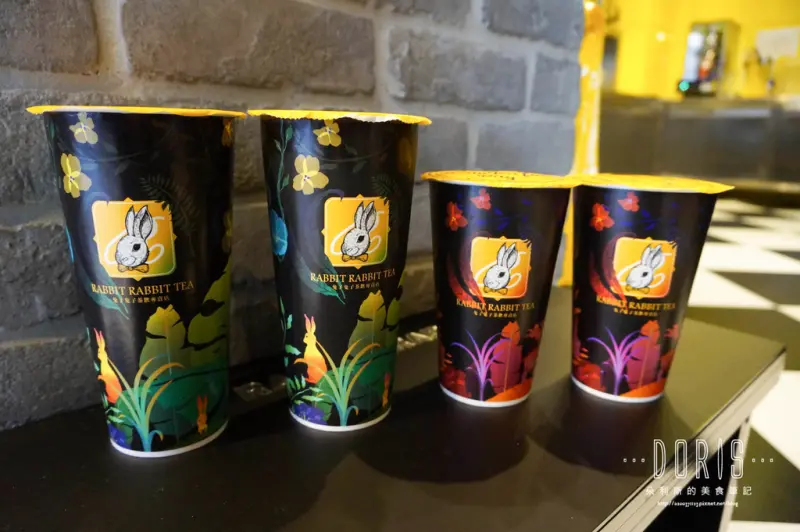 ♚食記♚台北大安 英式格雷伯爵珍珠奶茶 藍色淑女伯爵鮮奶茶 鐵觀音鮮奶茶 蔓越莓葡萄果茶 夏威夷水果茶 蕎麥青茶 手搖飲料店 捷運忠孝復興站 兔子兔子茶飲專賣店(忠孝復興店)
