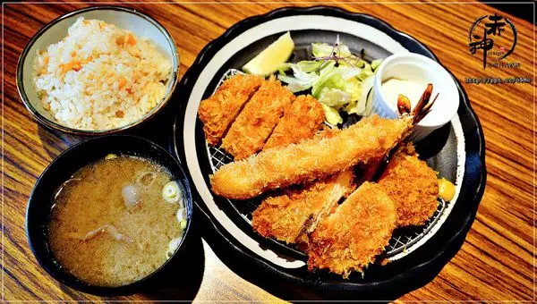 【赤神日式豬排】捷運美食～鮮嫩多汁的里肌豬排，高麗菜絲，白飯無限續點吃到飽(公館店)