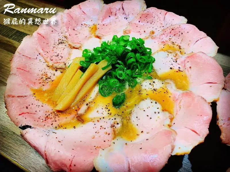 【台北中山】中山站排隊美食-鷹流東京醬油拉麵蘭丸(中山店)！免費加麵拉麵吃到飽！超浮誇肉花綻放拉麵！捷運中山站！(台北中山美食、台北拉麵推薦) @猴屁的異想世界