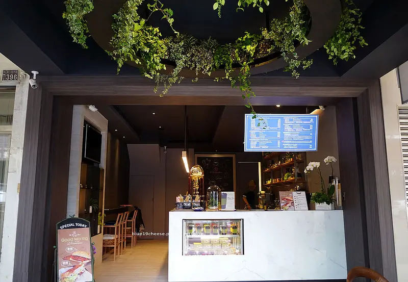 【台中北區】踏米蘭 Ta Ta Milan-中午11點半以前任一款輕食加美式咖啡只要100元.裝潢有質感.外帶咖啡館.冰滴順口.輕井澤對面.星巴克斜對面