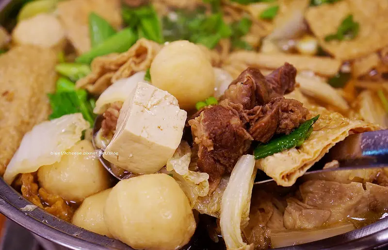 【台中大雅】統一飯店-牛肉火鍋要提早預訂.臉盆大的份量超多的啦!香酥鴨要提早三天前預訂.50多年在地老店.北方菜為主.外燴筵席桌菜團圓飯年菜.沒有固定菜單.清泉崗空軍基地旁的忠義村裡