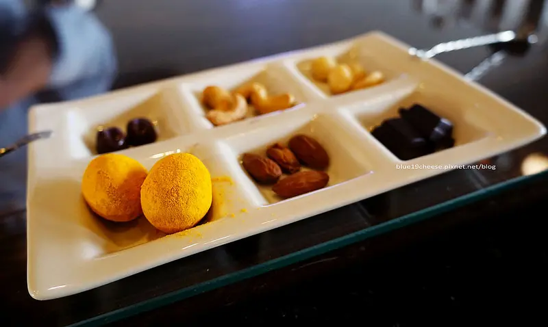 【台中南區】可可蛙Kakawa台灣精品可可Fino Cacao-無菜單.每人200元一壺咖啡和可可及堅果.寵物友善自備外出袋.歡迎導盲犬.公共資訊圖書館旁