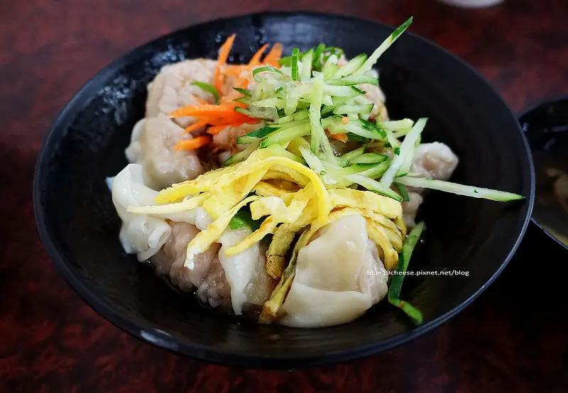 【台中西區】北方御廚-推薦香氣足單顆份量又大的紅油炒手.價格親民.用餐時間坐無虛席.春水堂四維店創始店斜對面.舊市府商圈