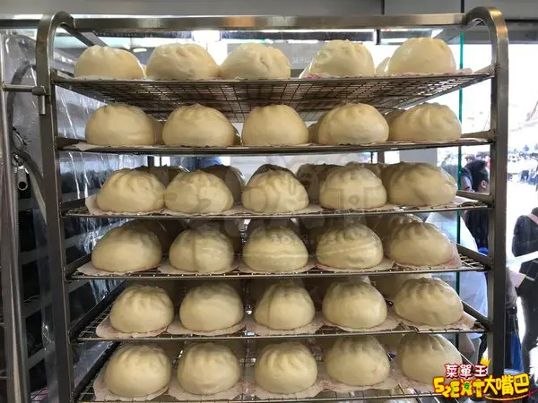 西大發城隍包菜單價位大公開！汁多到得用吸的超人氣爆漿黑糖包~招牌菜城隍包、爆漿黑糖包、芋頭饅頭。