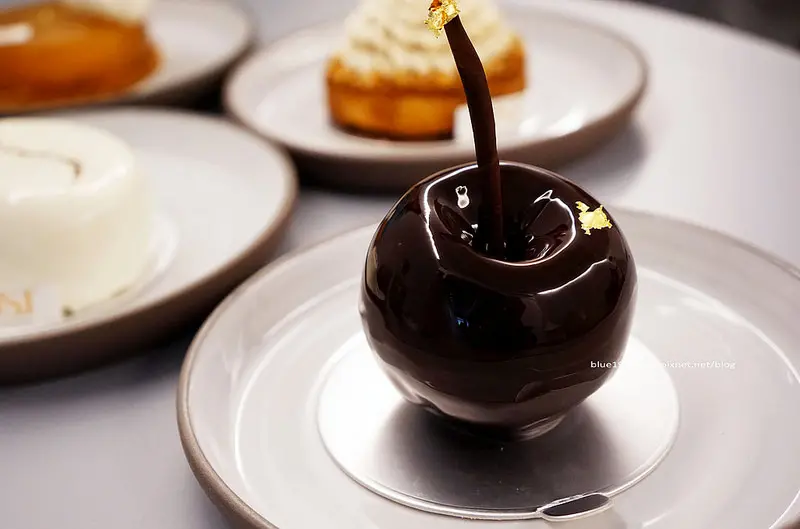 【台中西區】CJSJ法式甜點概念店-來自法國米其林甜點廚師兼2012馬卡龍冠軍及料理廚師共同創立CJSJ style .甜點控必訪.視覺與味覺之美食饗宴.台中精緻好吃甜點推薦!