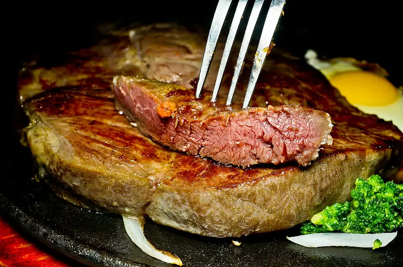 一台斤重(22 Oz ) 的牛排吃起來如何呢?!  7盎司牛排 捷運士林站 士林平價牛排