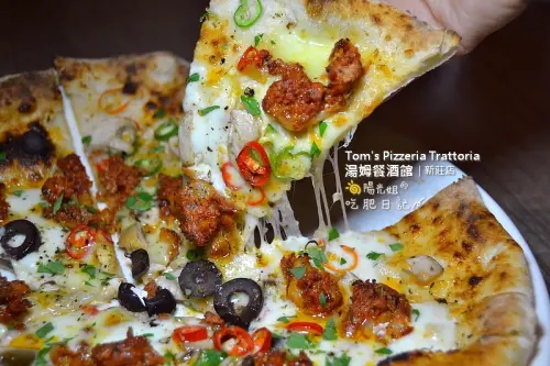 Toms Pizzeria Trattoria 湯姆餐酒館(新莊店) - 令人著迷的烤羊菲力紅酒燉飯和火山石烤爐窯烤豹紋披薩@新北市新莊區
