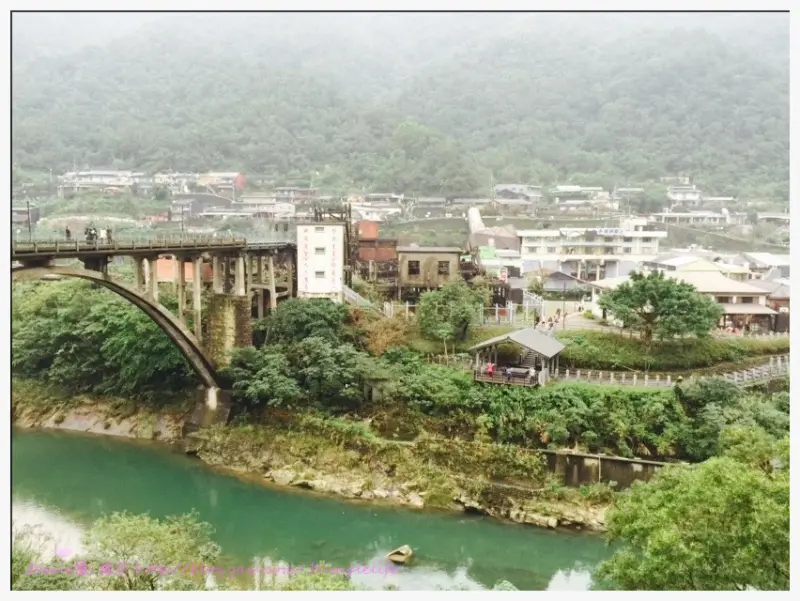 【侯硐慢旅】溪流與草木，伴著繁榮遺跡的呼應，輕觸宛如進入那風華時刻