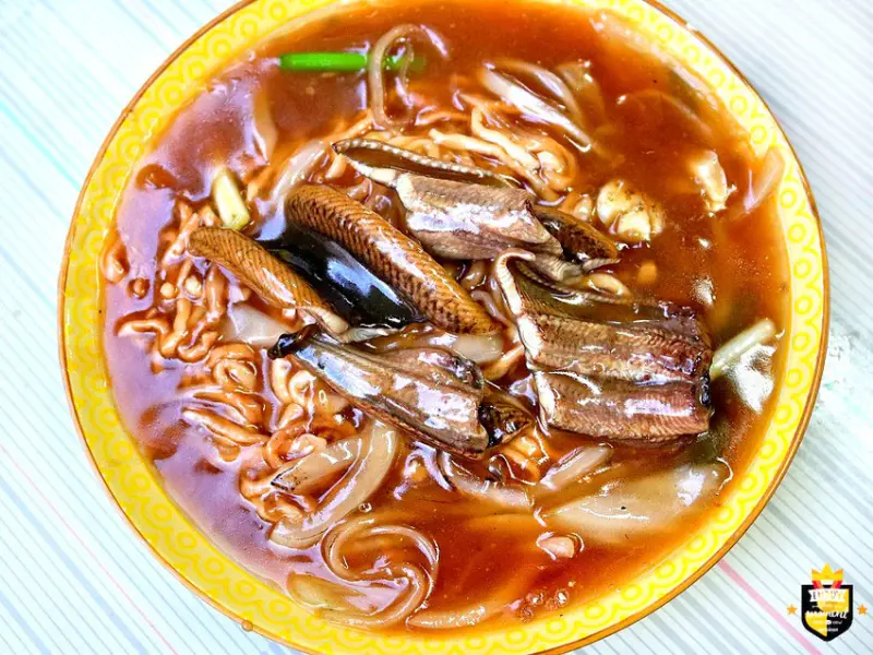 台南鱔魚意麵／50多年老店／嚴選進口野生鱔魚／大火快炒現點現做／真材實料CP值高／內行老饕私藏沒有觀光客／在地人從小吃到大