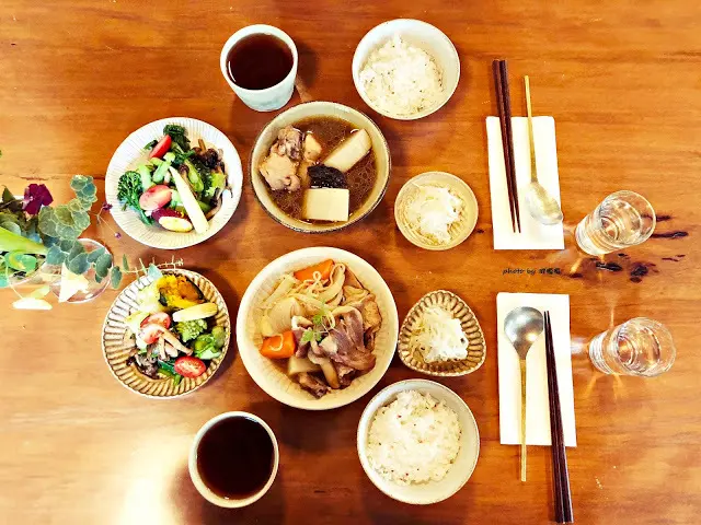 【台中 西區】Yokoneco松鼠食堂●リスの食堂🔔市區隱密老宅，無固定菜單，家常好滋味，吃過就忘不了，採預約制，每週營業四天午餐時段，真的可以好好吃頓飯😌😌😌