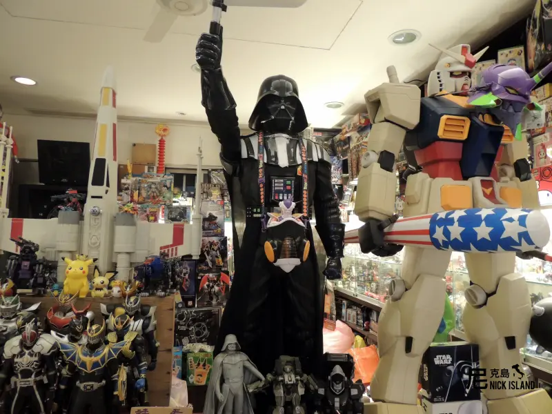 美食｜台中｜北屯｜玩具公仔是回憶的鎖。強森小館