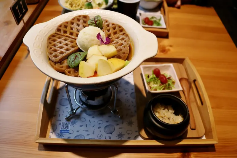 台南｜小覓秘麵食所 到底是鬆餅還是湯麵?! 藍晒圖文創園區創意麵食推薦！ - 奇奇一起玩樂趣