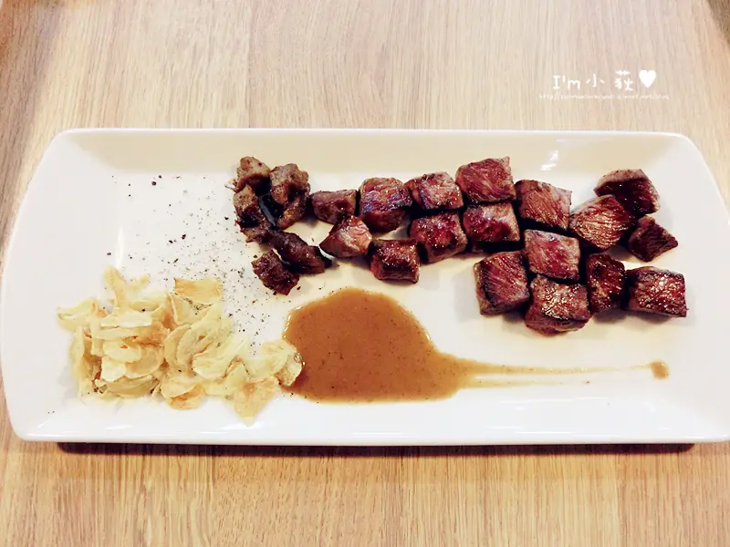 Hot7新鐵板料理(台中台糖水湳店)。王品集團旗下平價鐵板燒料理，299+10%服務費就可以吃到美味鐵板燒套餐囉!