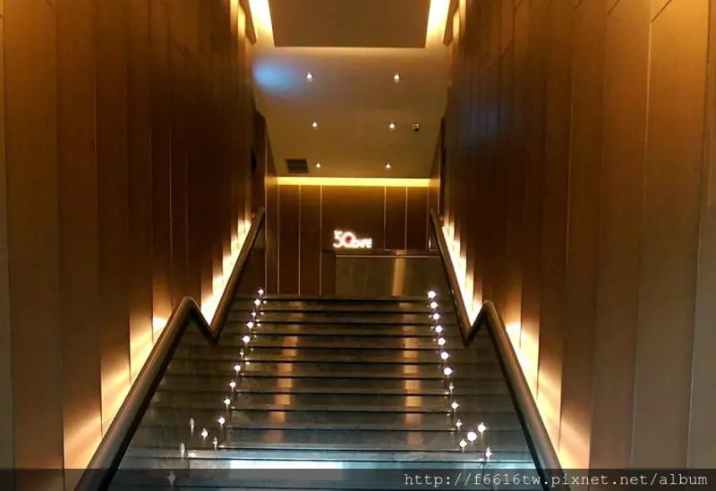 食記 50樓Café 【板橋府中】親子共餐區影片搶先看 全台最高Buffet 百道佳餚千元有找  分子甜點液態氮冰淇淋 吃到飽 首創親子共餐區