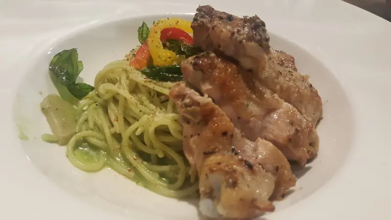 青菜呷呷。食尚小咪 ♥【板橋區漢生東路。Chatting愜庭洋廚 /好吃義大利麵板橋義式餐廳推薦板橋早午餐板橋大遠百對面板橋火車站附近美食】