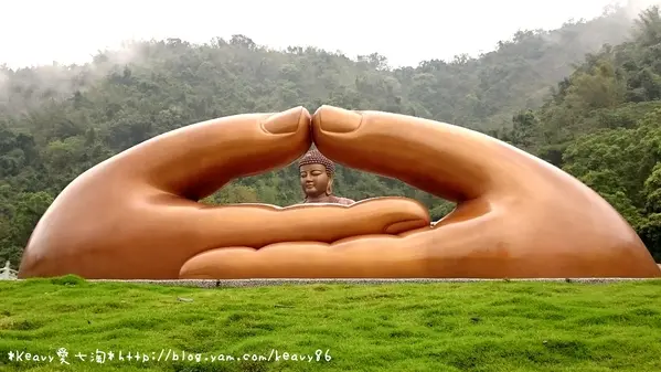 ★高雄六龜★參見【六龜彩虹山大佛】天下第一手。（陰天版）