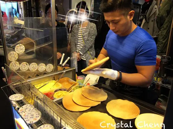 【宜蘭美食推薦】阿傑港式薄餅 羅東夜市內排隊美食 花生口味真的好好吃推薦！！(小吃 必吃)