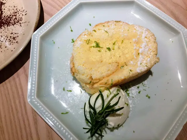 有些滋味無法三言兩語，台北Flügel Studio 抹茶起司、黃檸檬脆皮生乳捲
