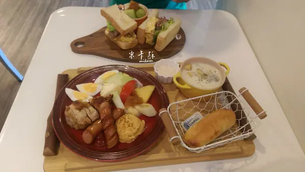 【高雄/食﹡前金】橘線市議會站．平價好吃的輕食饗宴．Le fleur Cafe 花兒咖啡