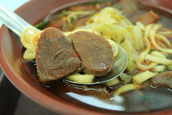 【捷運美食】中和新蘆線輔大站。老葉牛肉麵～吃的是一種情懷～
