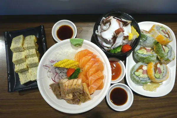 靜壽司‧恨天高cp值的半炙燒厚切鮭魚丼飯，激推新鮮不打折的平價日式料理!!!