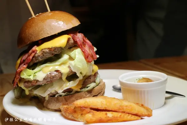 東區漢堡/美式餐廳『Stan & Cat 史丹貓美式餐廳』捷運忠孝復興站/排餐/三明治/早午餐