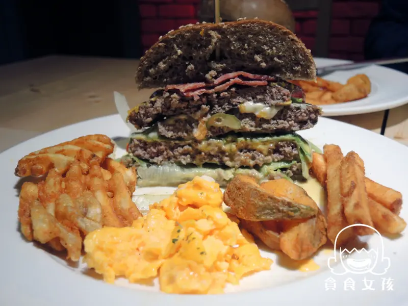 台北忠孝復興)Stan&Cat史丹貓美式餐廳-巨無霸三層漢堡一口塞不下/忠孝復興美式餐廳/東區漢堡/東區美式