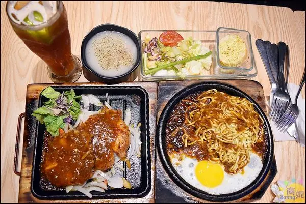 一中夜市超人氣大份量平價牛排。餐廳享受不到200元超值套餐大胃王最愛@商妮吃喝遊樂        
      