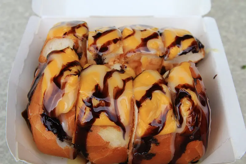 [嘉義隱藏美食] 銷魂黃金炸饅頭滿漢全席(一個25元),起司煉乳甜鹹,抹茶淡淡飄香,焦糖煉乳甜蜜入心底,一次九種炸饅頭上桌(驚),買10送1,還有隱藏口味!!