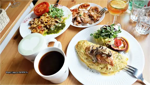 【信義區早午餐】We & Me Cafe／市政府捷運站～好姊妹們聚餐首選，大片落地窗還可以仰望101大樓，超美味早午餐／燉飯／義大利麵／甜點／飲料