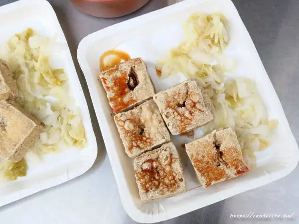 台中美食│21臭豆腐〃一中街必吃銅板美食！香酥脆的迷人滋味，搭配特製醬料，讓人一吃就上癮的台灣小吃！        
      