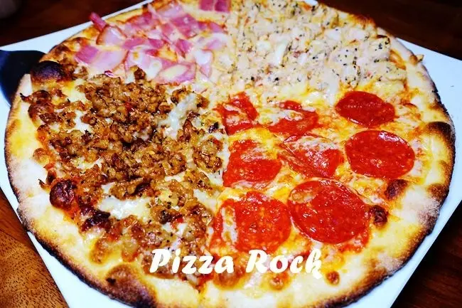 永和Pizza ▶ Pizza Rock 永和店 ▶ 石烤義式薄片披薩 手工現做 可外送的薄片披薩 手撕豬帕尼尼好吃! #永安市場站美食