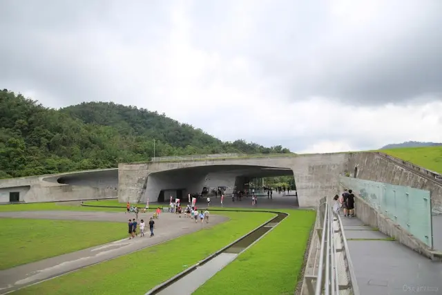 南投。魚池。與地景融合的低調簡約 / 向山遊客中心