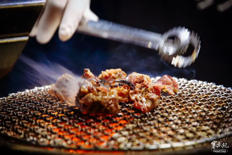 【中肯‧食記】捷運內湖站‧男子漢居酒霸-內湖店｜一擊必殺超熱血燒肉店‧男子漢氣魄就是要乾杯啦！