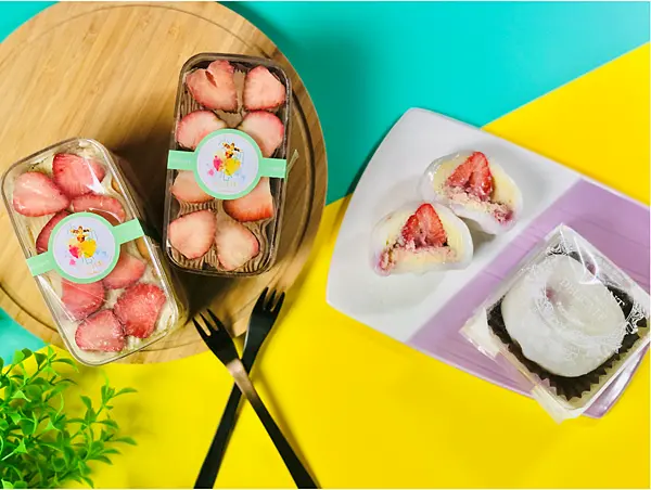 【桃園美食￭冷藏宅配】小初心法式甜點￭草莓小巴、可可草莓小巴&草莓大福 x 冬天就是要吃草莓！新鮮手作的溫度，小初心，得我心║ 桃園甜點推薦、宅配美食推薦