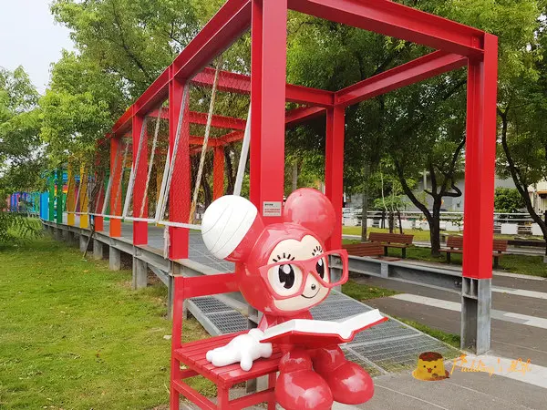 【台南旅遊】新營-小萌鼠天馬行空的七彩長廊《新營美術園區》~不二良童年狂想曲