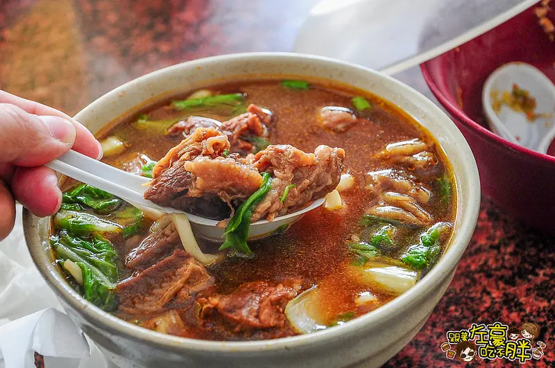 [食記] 高雄。來自對岸家鄉的味道「實在牛肉麵」人潮不斷～ 