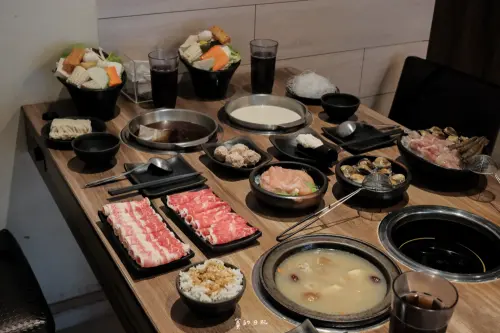 八吋鍋｜台中大里火鍋｜食材新鮮的小火鍋推薦！必點超特別藥膳豬腳湯底 ♥