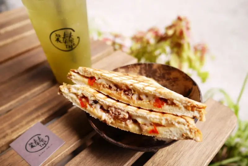 【台北】萬華 裝泰泰C.taitai 泰式打拋豬熱壓吐司、咖椰三明治、飲品