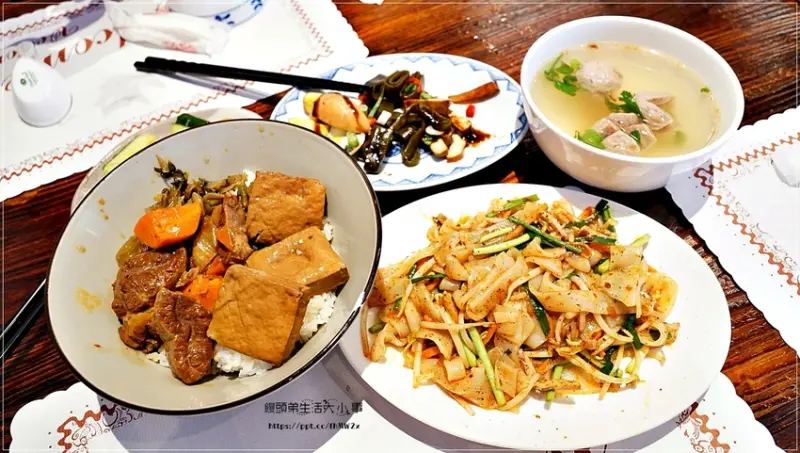 【苗栗美食】十一屆公館麵店／銅板美食～CP值超高的平價小吃，合菜、客家菜、熱炒、麵食通通都有，用餐空間寬敞，還有免費停車場