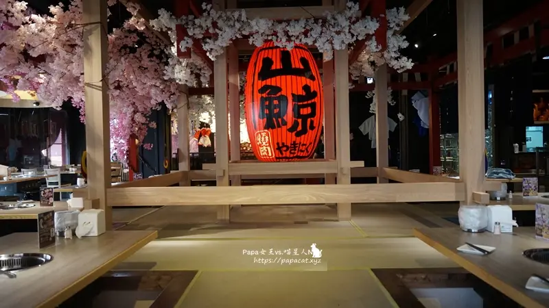 台中｜北區 山鯨燒肉 櫻花樹下的燒肉盛典,一秒變身 犬夜叉..踏入妖怪村！大口吃燒肉 親子同行也OK