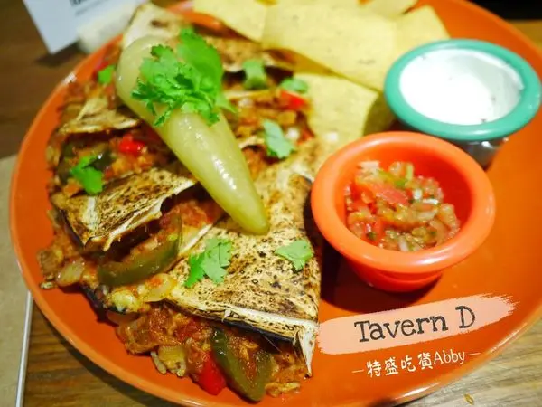 【食記:捷運世貿站】下班後的放鬆時刻。Tavern D 手撕豬肉卡薩迪亞搭獨門醃製辣椒超美味/可愛包廂深得我心/附完整菜單